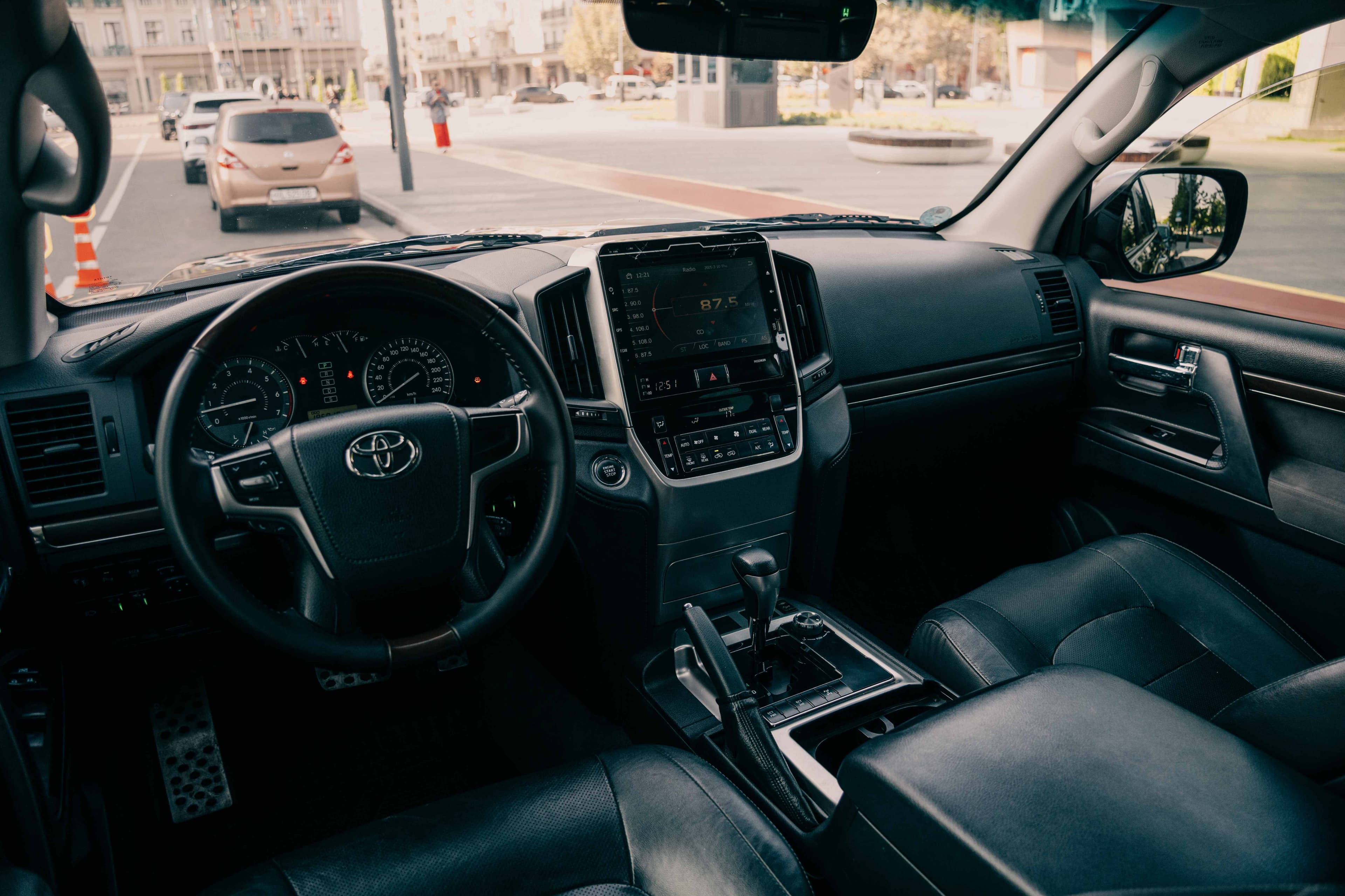 TOYOTA LAND CRUISER 200